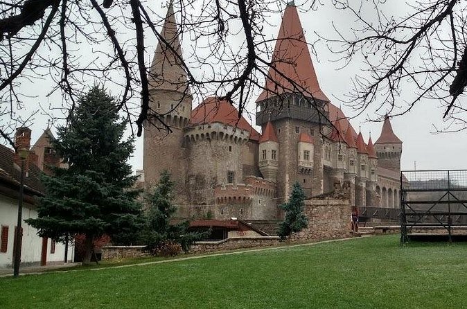 Discover Corvin Castle in Hunedoara and Deva Fortress - The guide experience, from facts to the small wow moments