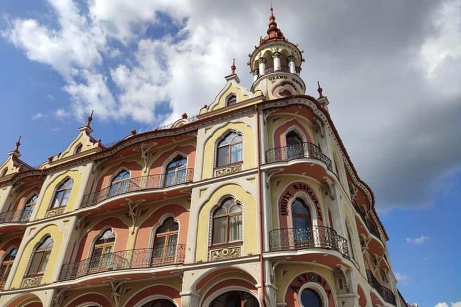 Discover Oradea - Walking Tour with Local Food Tasting - The historic center walk in Oradea: where stories get tied together