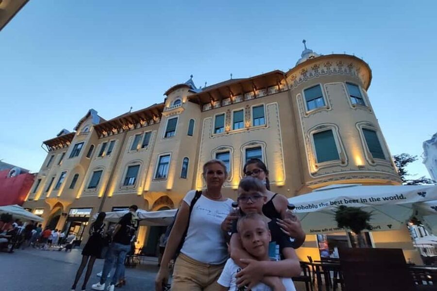 Discover Oradea - Walking Tour with Local Food Tasting - Darvas-La Roche House details: stained glass that turns into a story