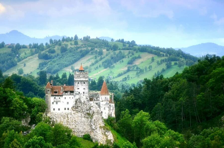 Dracula Castle, Peles and Brasov, 1-day tour from Bucharest - Guides who make the castles make sense: Loana and Gabriel