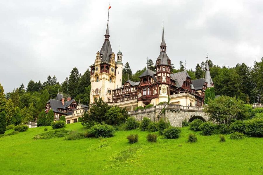 Dracula Castle, Peles and Brasov, 1-day tour from Bucharest - Timing, breaks, and what to do during free time