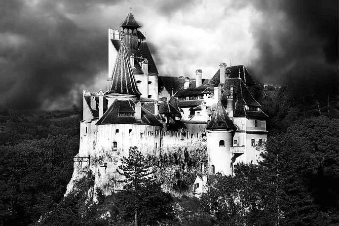 Dracula's Castle, Peles Castle and old town Brasov from Bucharest - The time reality: a long bus day with traffic and queues