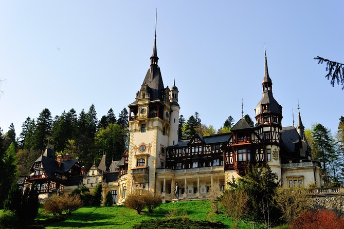 Dracula's Castle & Peles Palace Tour from Bucharest Including Brasov Old Town - Peleș Palace in Sinaia: royal grandeur with a modern edge