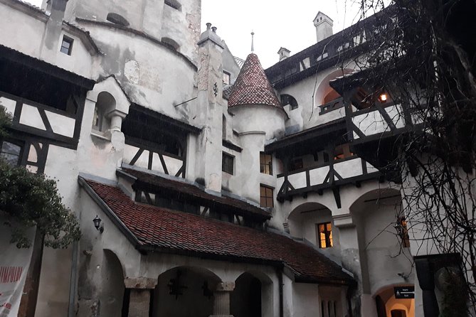 Dracula's Castle & Peles Palace Tour from Bucharest Including Brasov Old Town - Lunch stop before Bran: use the downtime well