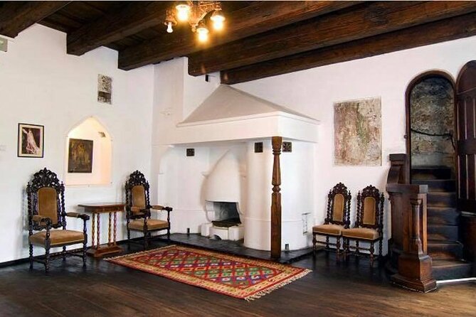 Dracula's Castle - Private Tour with Peleș Castle and Brașov city - Black Church (Biserica Neagră): The Big Gothic Hall Church in Town