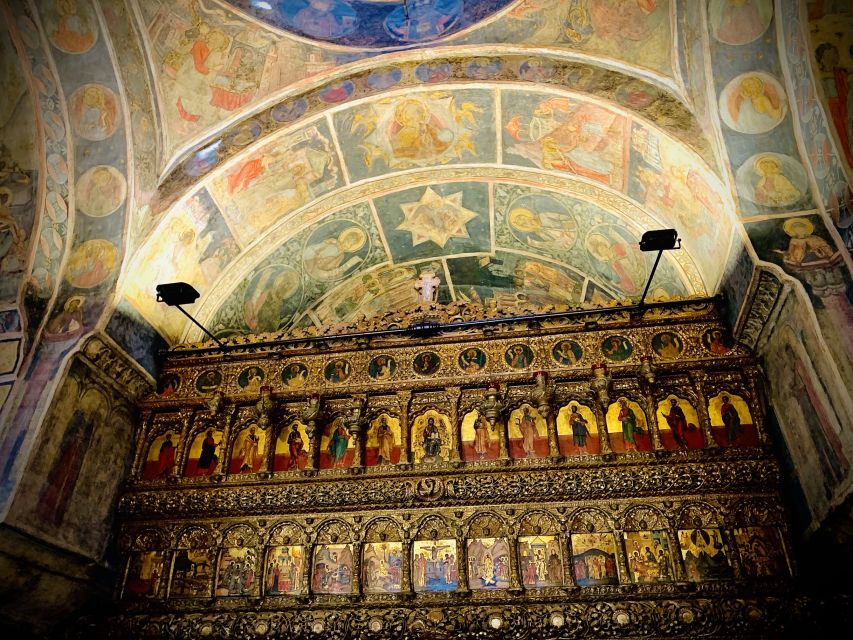 Eastern Orthodox Church Art in Bucharest - Dress Code and Church Etiquette, How to Stay Comfortable and Respectful
