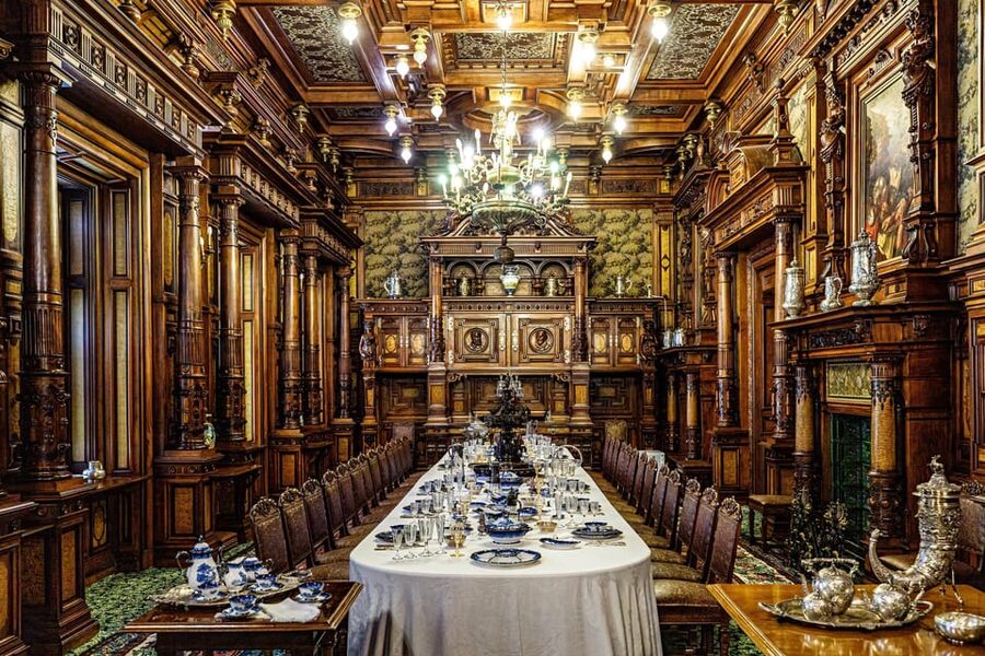 Exclusive 1-Day Minivan 8 : Dracula’s, Peles Castle & Brasov - Stop 3: Brașov’s medieval center, from Council Square to Rope Street