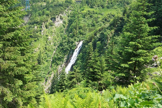 Exclusive Tour on Transfagarasan, Balea Lake, Balea and Capra Waterfalls - What to pack for wind, turns, and fast photo stops