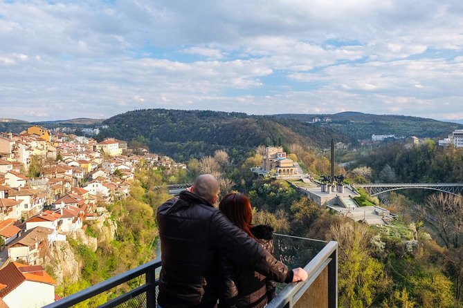 Explore Northern Bulgaria Day Trip from Bucharest - Veliko Tarnovo and Tsarevets: medieval fortress views with Asan dynasty context