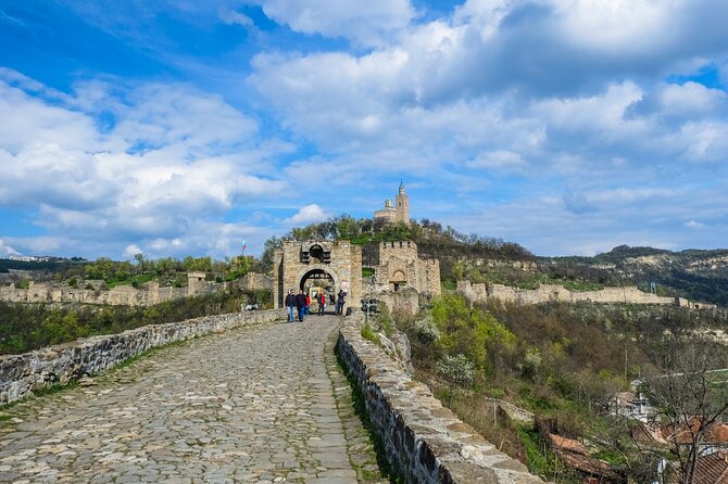 Explore Northern Bulgaria Day Trip from Bucharest - Samovodene Street in Veliko Tarnovo: an artisan break you can actually use