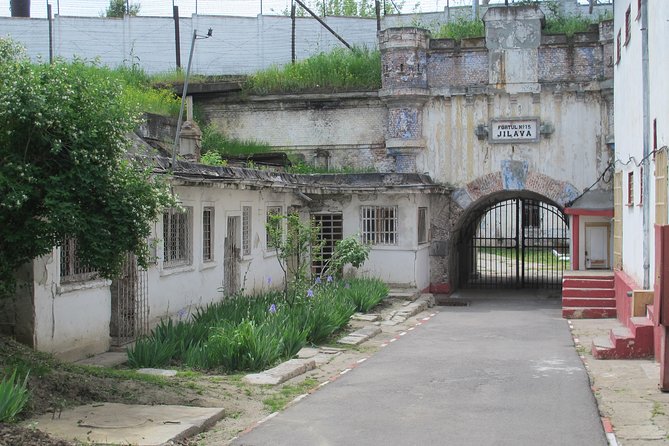 Exploring a Former Communist Prison - Ferentari and the Bronx-of-Bucharest contrast
