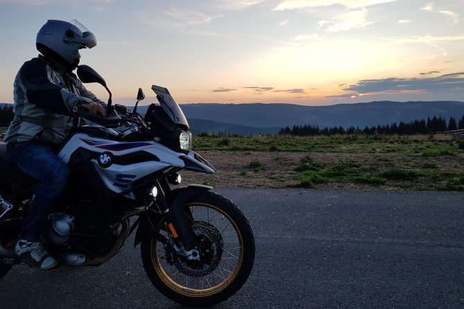 F 850 GS motorcycle rental Romania - Bike Setup That Actually Helps: Full Tank, Clean Delivery, Top Box