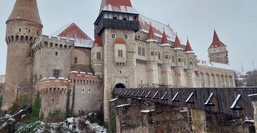 From Brasov: Corvin Castle and Sibiu (Optional Sighisoara) - Getting from Brasov to Corvin Castle without wasting the morning