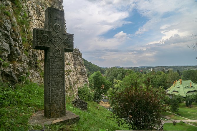 From Brasov: Small-group tour Bran, Rasnov, and Peles Castles - Râșnov Fortress: when it is closed, you still get the defensive walls and views