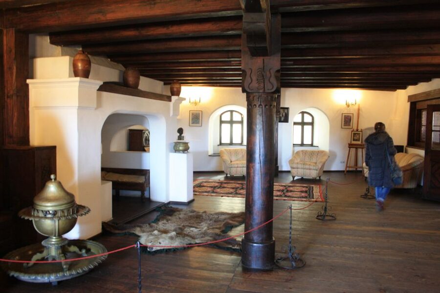 From Bucharest: Bear Sanctuary and Dracula Castle Day Tour - Who should book this tour, and who should skip it