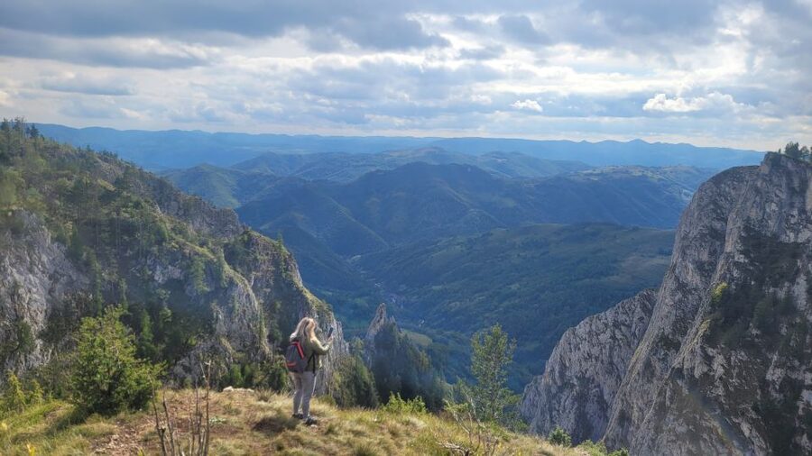 From Cluj-Napoca: Apuseni Mountains Hiking Guided Day Tour - The view map: Aries river valley, Trascăului Mountains, and Muntele Mare plateau