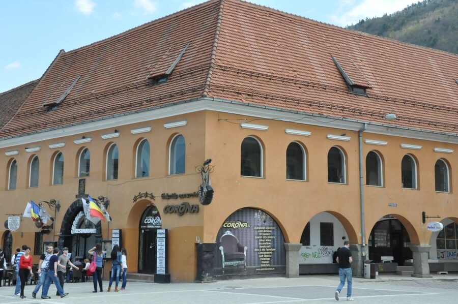 From Sibiu: Day Tour to Brasov and Dracula's Castle - Brașov Old Town on Foot: Black Church, Rope Street, and Defensive Details