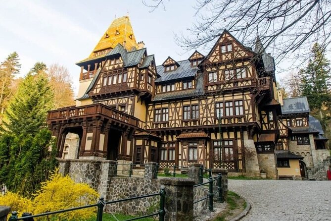 Full-Day Private Tour to Sinaia, Bran and Brasov from Bucharest - Brașov time: where the day can turn into dinner plans