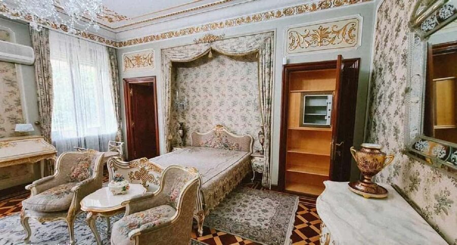 Guided Bus Tour: Parliament, Ceausescu Mansion, Village Park - Herastrau Park and the Dimitrie Gusti National Village Museum stop that pays off fast
