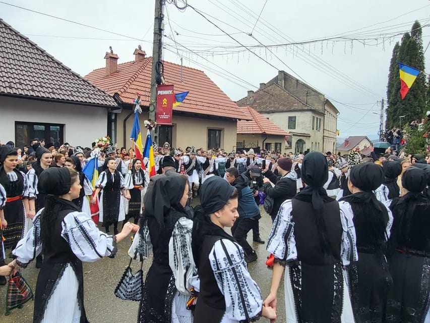 Learning toghether Transylvanian dances in Sibiu - What You Really Learn in a Transylvanian Dance Class