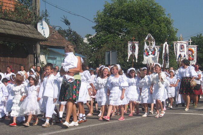 Maramures Day Tour (trip start in Bucovina, end in Sighetu M.) - UNESCO wooden churches, Ieud and Rozavlea, with what to look for
