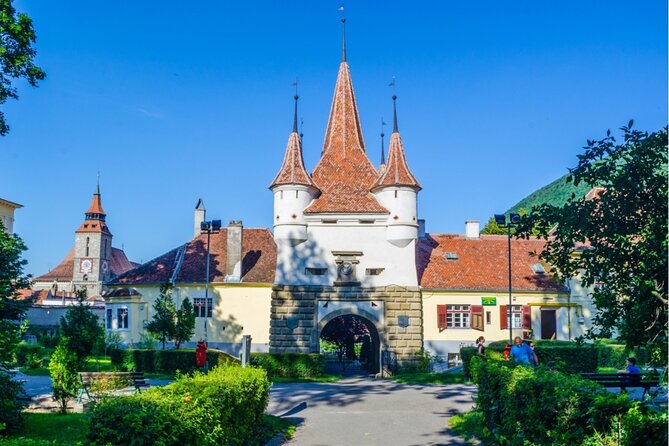 Medieval Brașov: Interactive City Game & Walking Tour - Stop 1: Poarta Schei 4 and the start of your puzzle trail