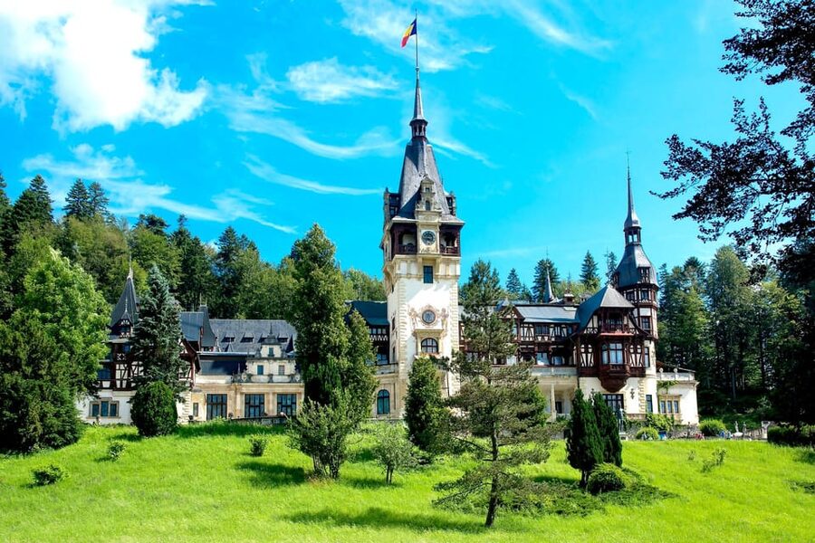 Minivan 8 Places : Dracula Castle, Peles, & Brasov Day Tour - Key things that make this tour work