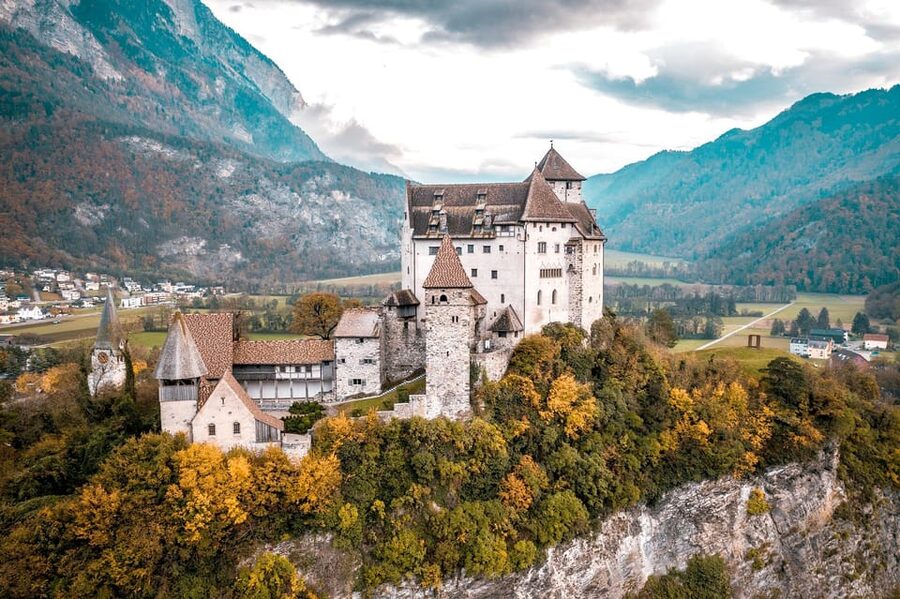 Minivan 8 Places : Dracula Castle, Peles, & Brasov Day Tour - Peles Castle: Neo-Renaissance Royal Fantasy With Real Craft