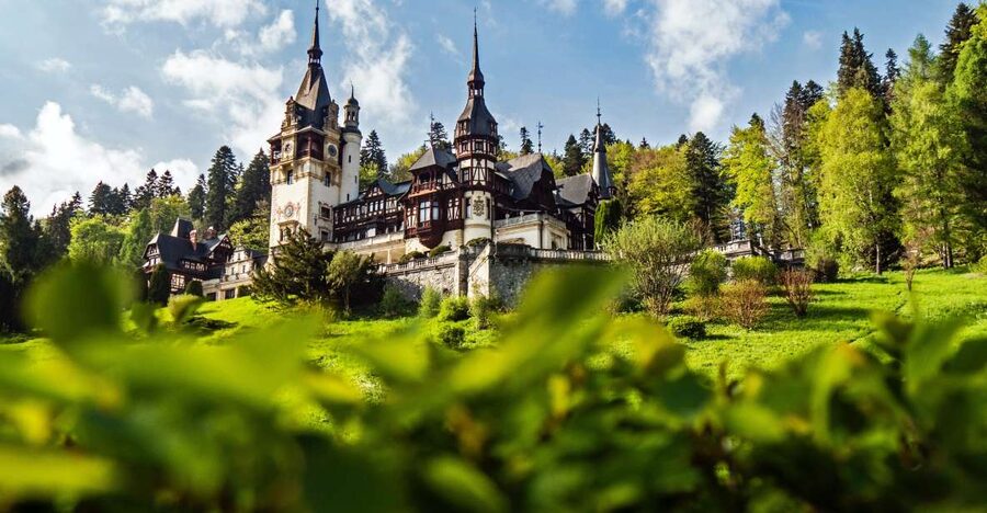 Peles & Cantacuzino Castles: Gourmet Wine & Cultural trip - Sinaia Monastery: A Calm Break Between Two Big Castles