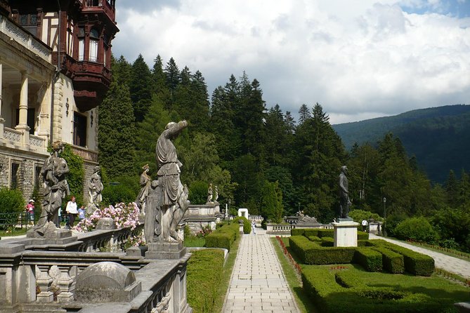 Peles Castle and optional Cantacuzino Castle from Brasov - How long it really takes, and how to pace your photos