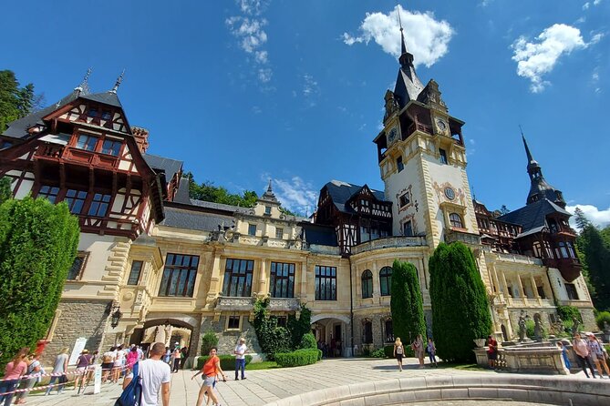 Peles Castle, Dracula Castle and Brasov old town - private tour from Bucharest - Bușteni and Predeal: mountain towns you pass through like a local