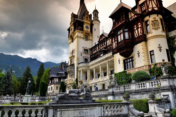 Peles Castle Skip-The-Line Guided Tour - Skip-the-line at Peleș, and why that matters
