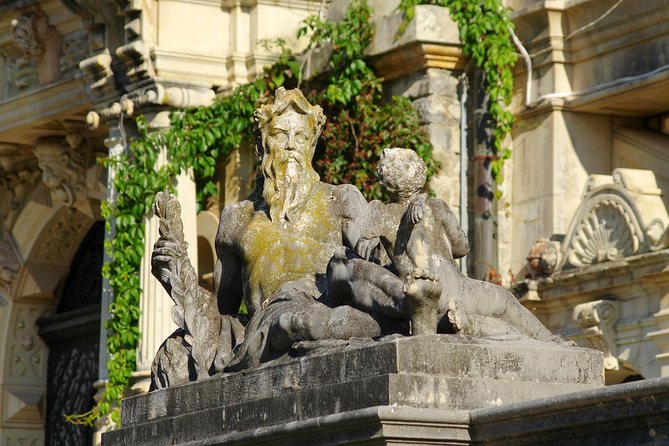 Peles Castle Skip-The-Line Guided Tour - The 1-hour guided pacing in real life