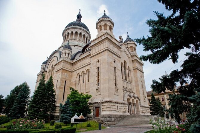 Private city tour in Cluj-Napoca - Stop 2: Biserica Reformată and its coats-of-arms collection