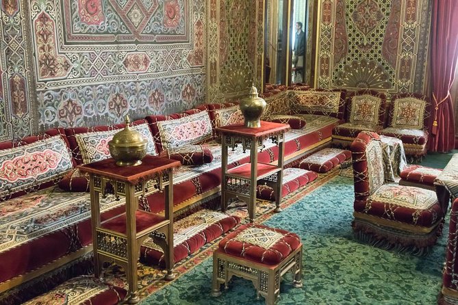 Private Day Trip to Dracula's Castle from Bucharest - What the guides do well, and why it matters at Bran and Peles
