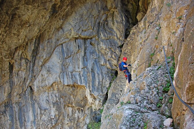Private Hiking OR Climbing Experience in beaufitul gorges - The first 20 minutes: gear fitting and the tutorial that prevents panic