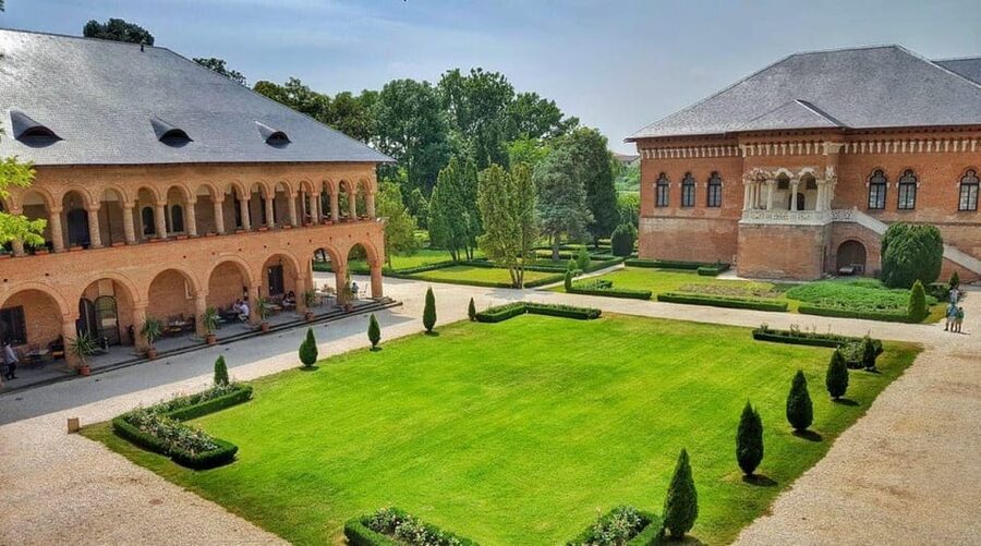 Private Tour from Bucharest to Dracula's tomb and Mogosoaia - Logistics that keep the day easy: what the 4.5 hours means for your schedule