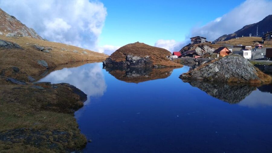 SB05 - Carpathian Heights: Hiking to Bâlea Cascada & Lake - Bâlea Glacier Lake: the pay-off at 2,034 meters