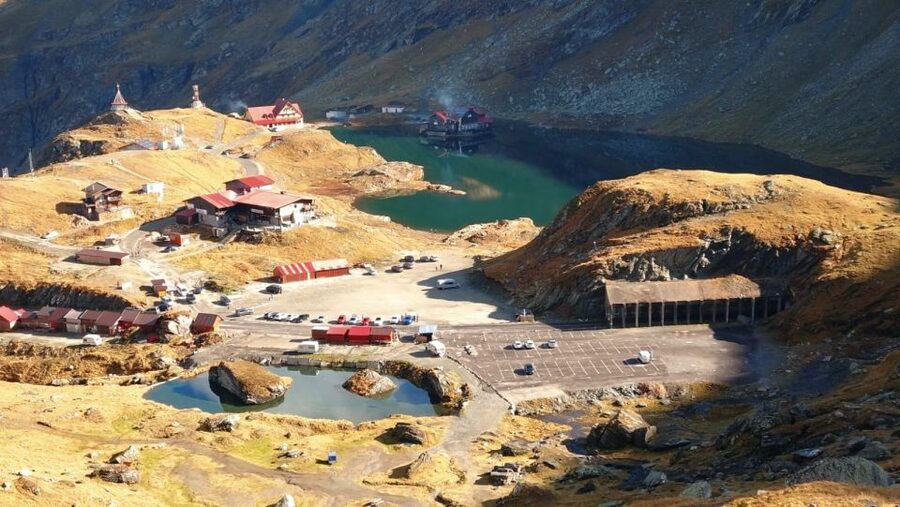 SB05 - Carpathian Heights: Hiking to Bâlea Cascada & Lake - The real star is the guide, not just the scenery