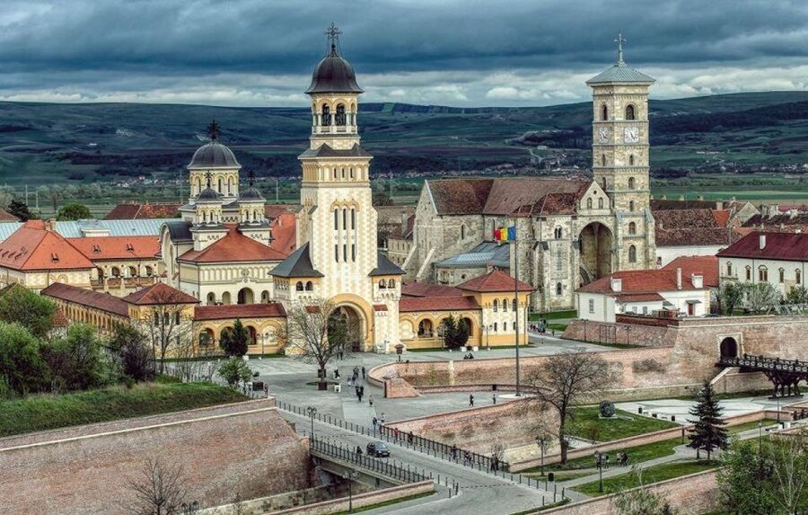 Sibiu: Alba Iulia and Corvin Castle Guided Tour - Corvin Castle in Hunedoara, Gothic drama and the Hunyadi connection