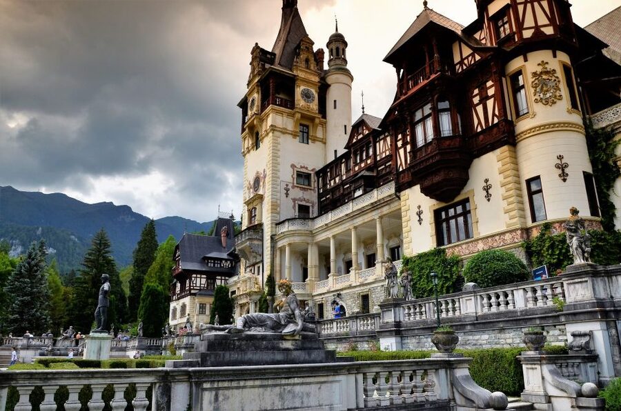 Sinaia: Peleș Castle Tour with An Expert Guide - Ground-floor walk: four-season statues and the weapon collection