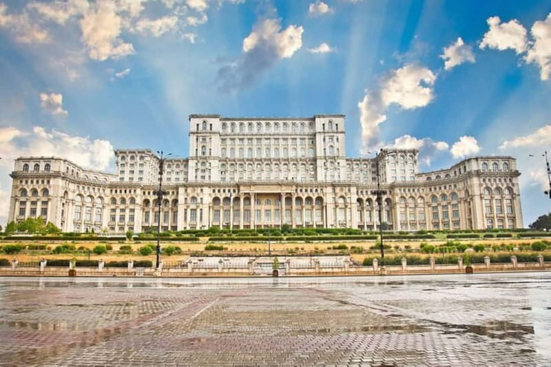 Spanish & Italian guided tour - Palace of Parliament - Ending in the giant ballroom: the final wow factor