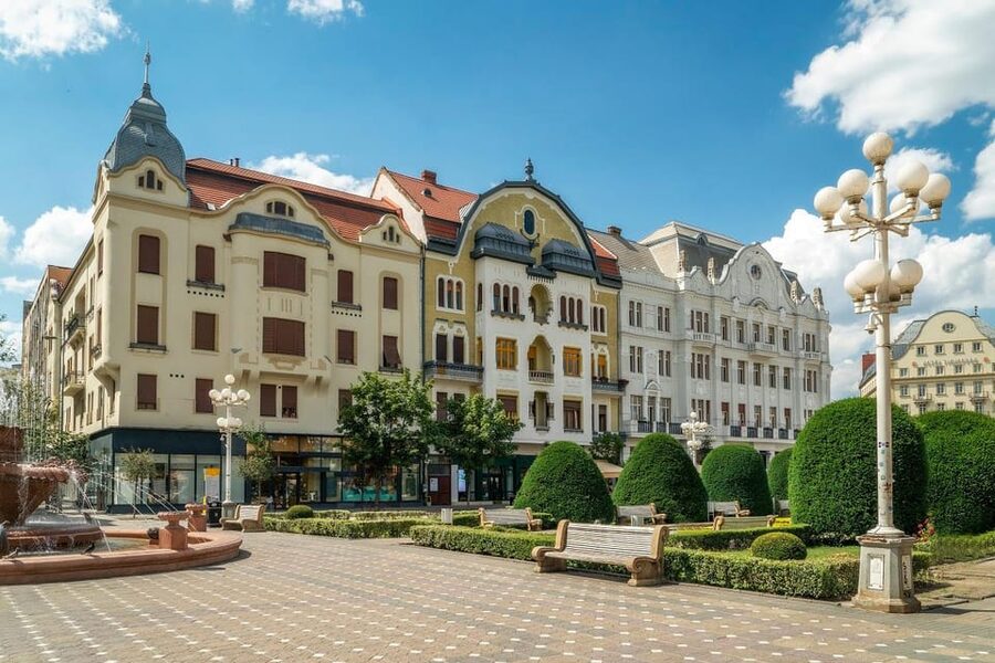 Timișoara Highlights - Walking Tour - Union Square to the Synagogue: faith and community on one route