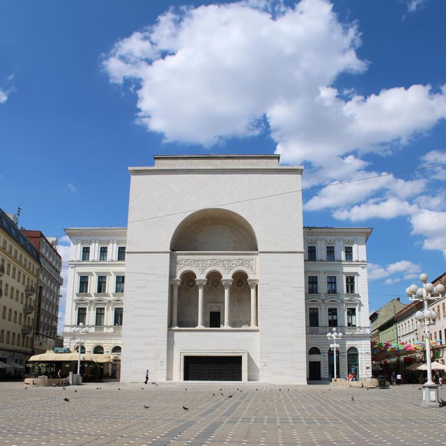 Timisoara: Private Walking Tour with a Local Guide - Starting at Piața Victoriei 8, then getting your bearings fast