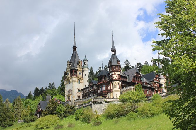 Tour of the 3 Castles: Bran, Rasnov and Peles in Spanish (native Spanish guide). - Private Spanish-guided 3-Castle route, without the hassle