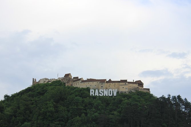 Tour of the 3 Castles: Bran, Rasnov and Peles in Spanish (native Spanish guide). - Stop 2, Rasnov Citadel: the hilltop view over Bucegi and Piatra Craiului