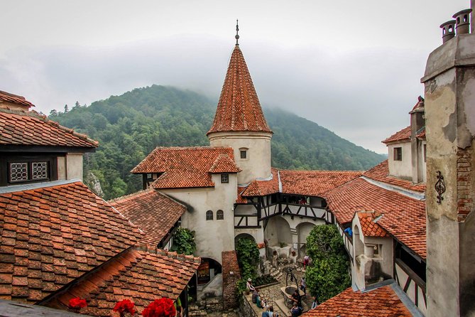 Tour of the 3 Castles: Bran, Rasnov and Peles in Spanish (native Spanish guide). - The Spanish guide effect: what makes this tour feel different