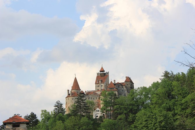 Tour of the 3 Castles: Bran, Rasnov and Peles in Spanish (native Spanish guide). - Price and logistics: what you should budget before you go