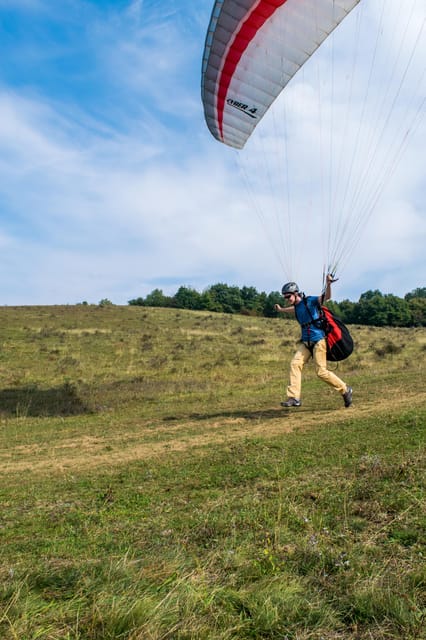 Transylvania Targu-Mures: Paraglider pilot for a day - Your 5-hour training flow: from meeting point to first control
