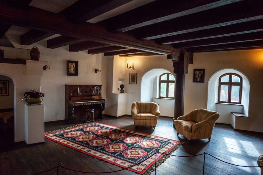 Transylvania Tour: Dracula's Castle, Peles Palace & Brasov - Peleș Castle: where royal architecture feels surprisingly human